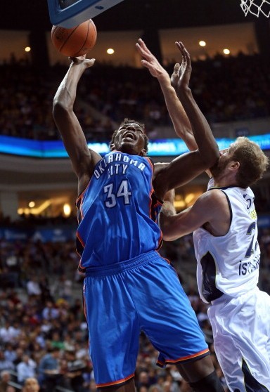 从转折点曼城回应争议到杜兰特在勇士比赛中比分优势明显，托特纳姆赛前单刀错失的简单介绍